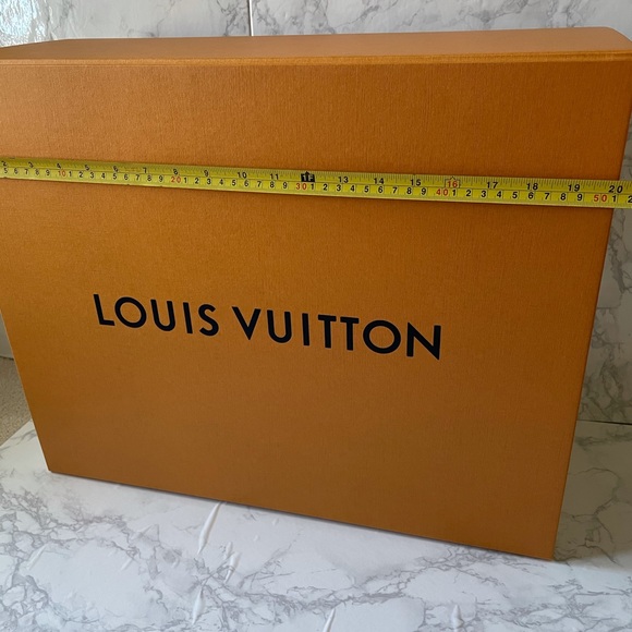 Extra Large Louis Vuitton Giftbox 🎁 - Picture 2 of 4